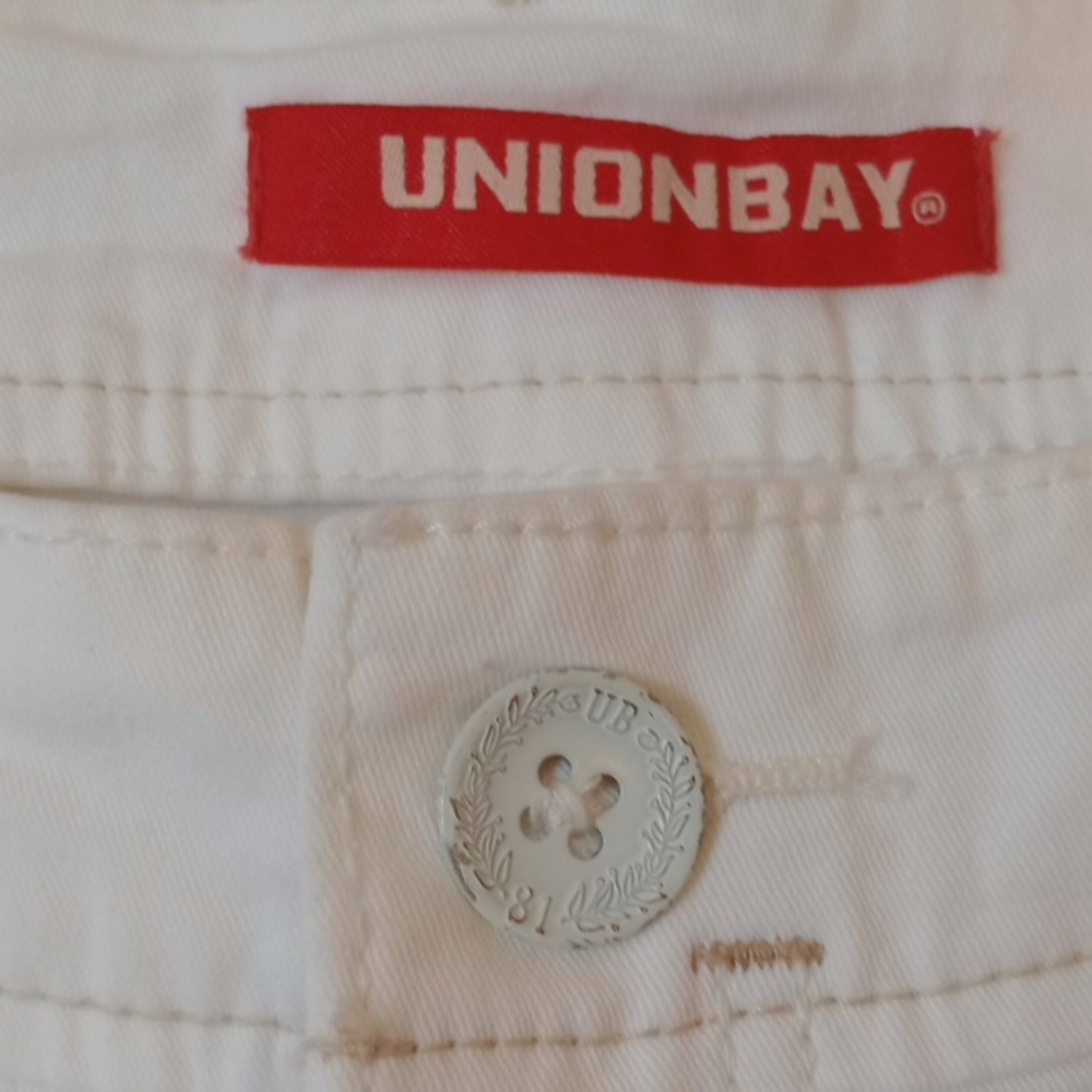 UNIONBAY White Bermuda Shorts Classic Summer Style, Size 9 - Picture 2 of 12